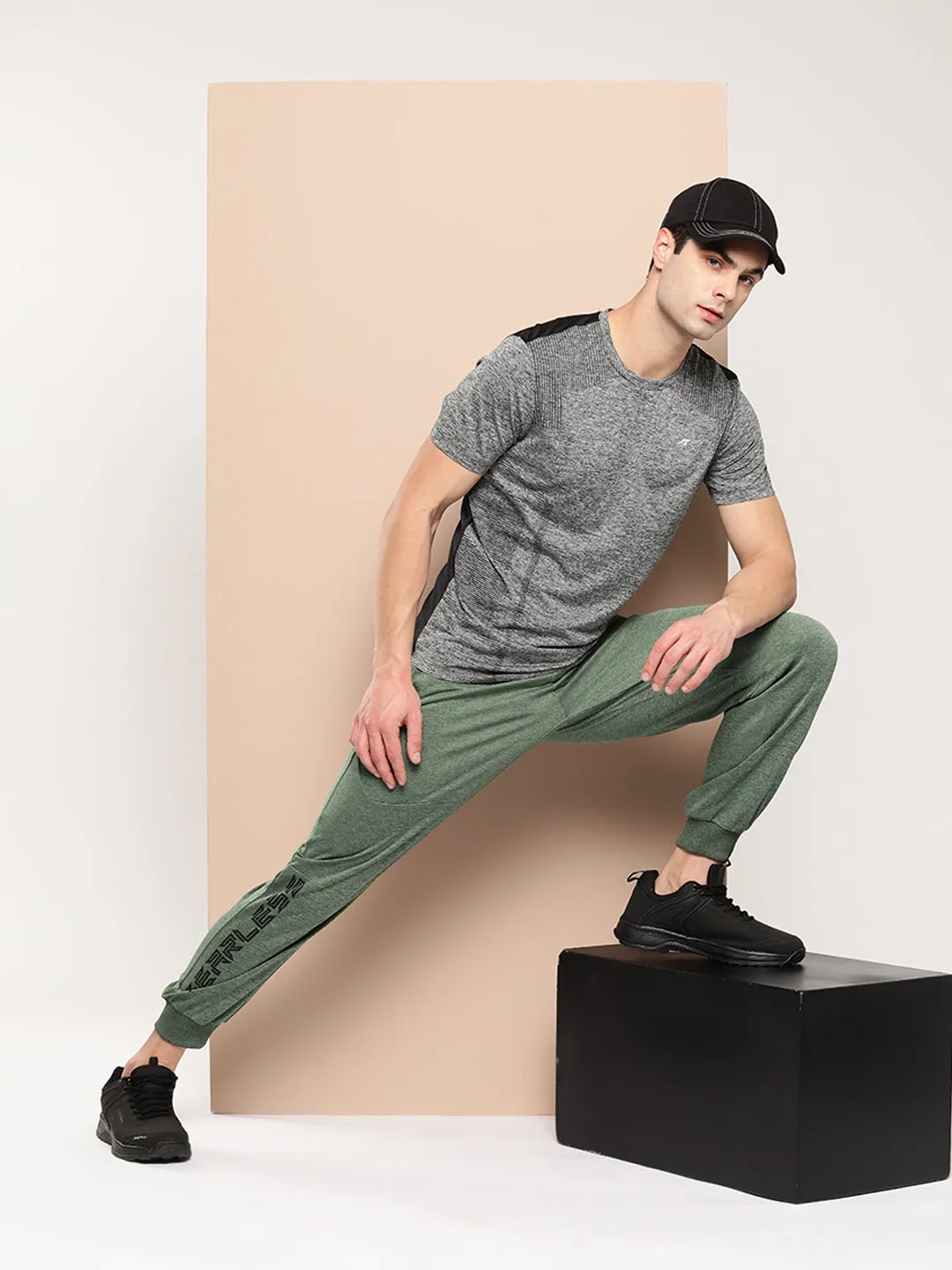 Alcis Men Typography Printed Slim Fit Joggers