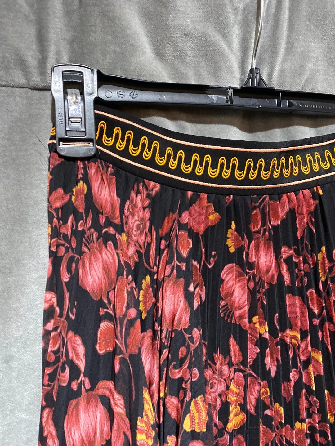 Alice and Olivia Black High Waisted Pleated Pink Floral Skirt