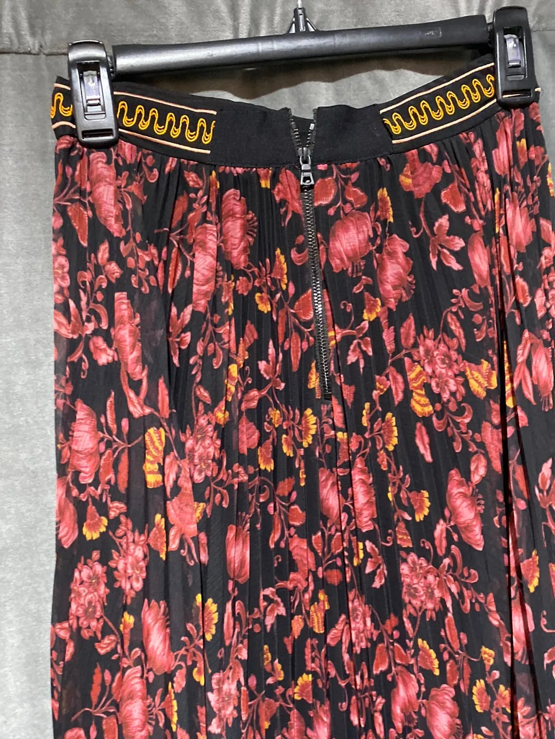 Alice and Olivia Black High Waisted Pleated Pink Floral Skirt