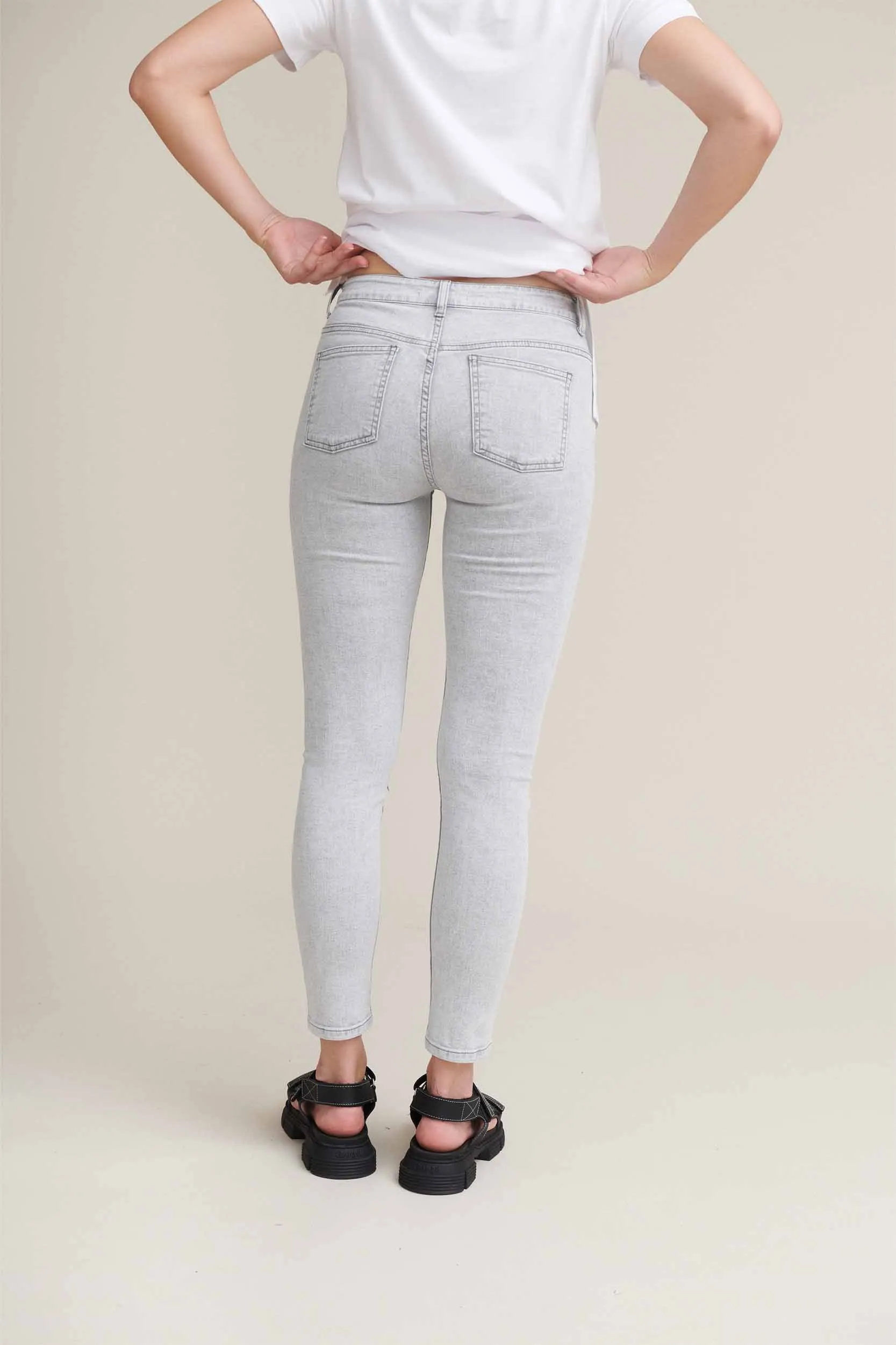 BASIC APPAREL Eve Jeans grey