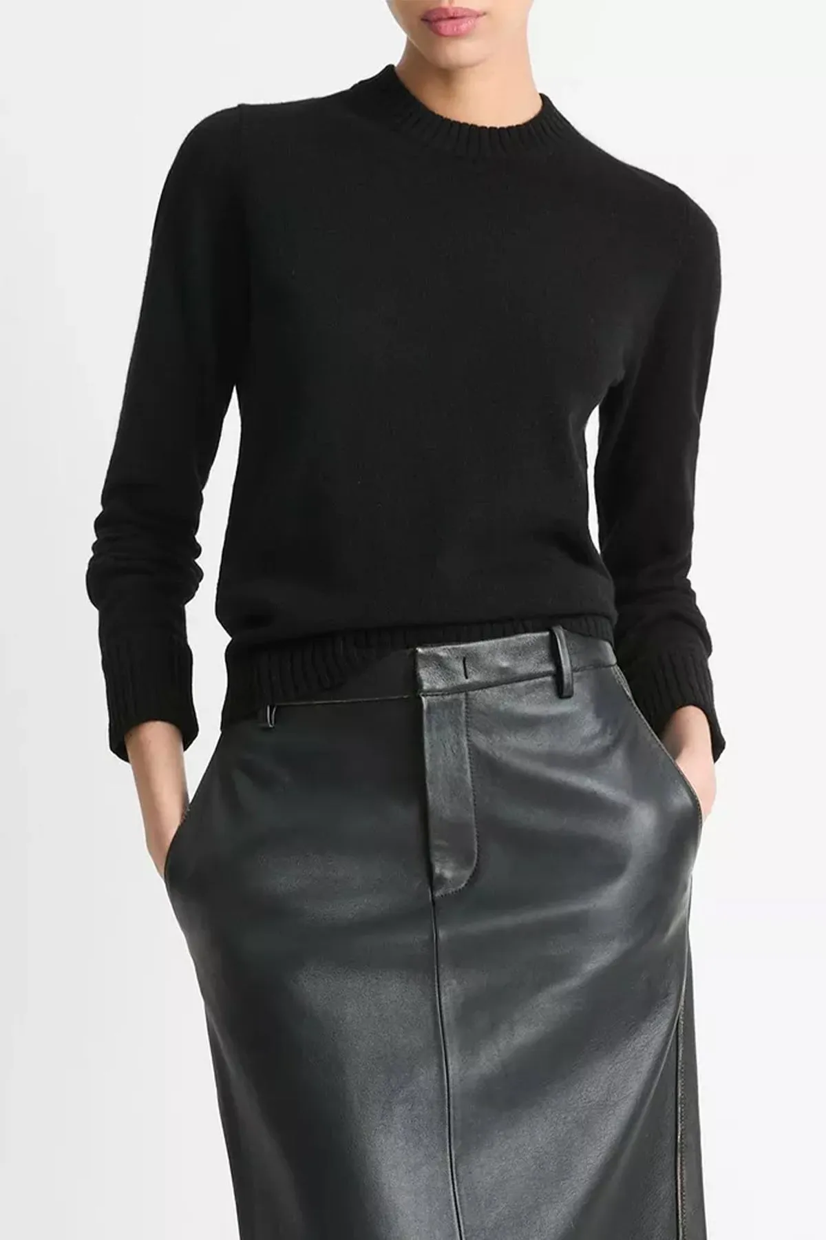 Cashmere Crew Neck Sweater in Black