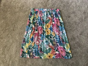 Colorful Vintage pleated floral maxi skirt