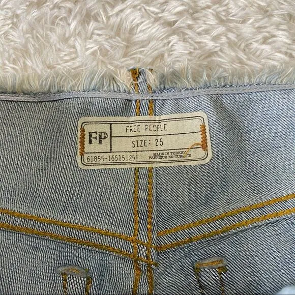 Free People NWT The Cropped Bootcut Bleached