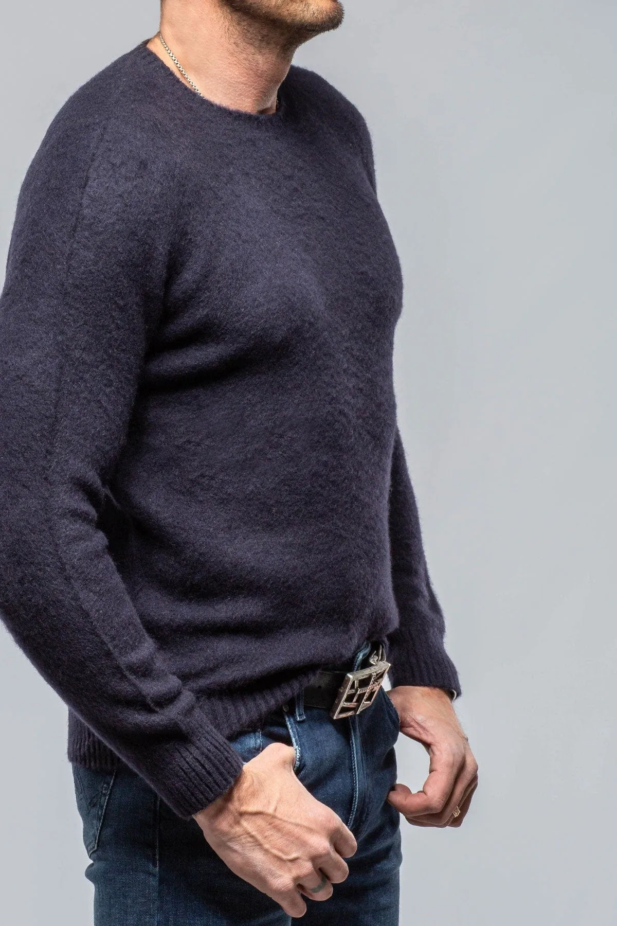 Henry Crew Neck Cashmere Sweater In Blue Navy