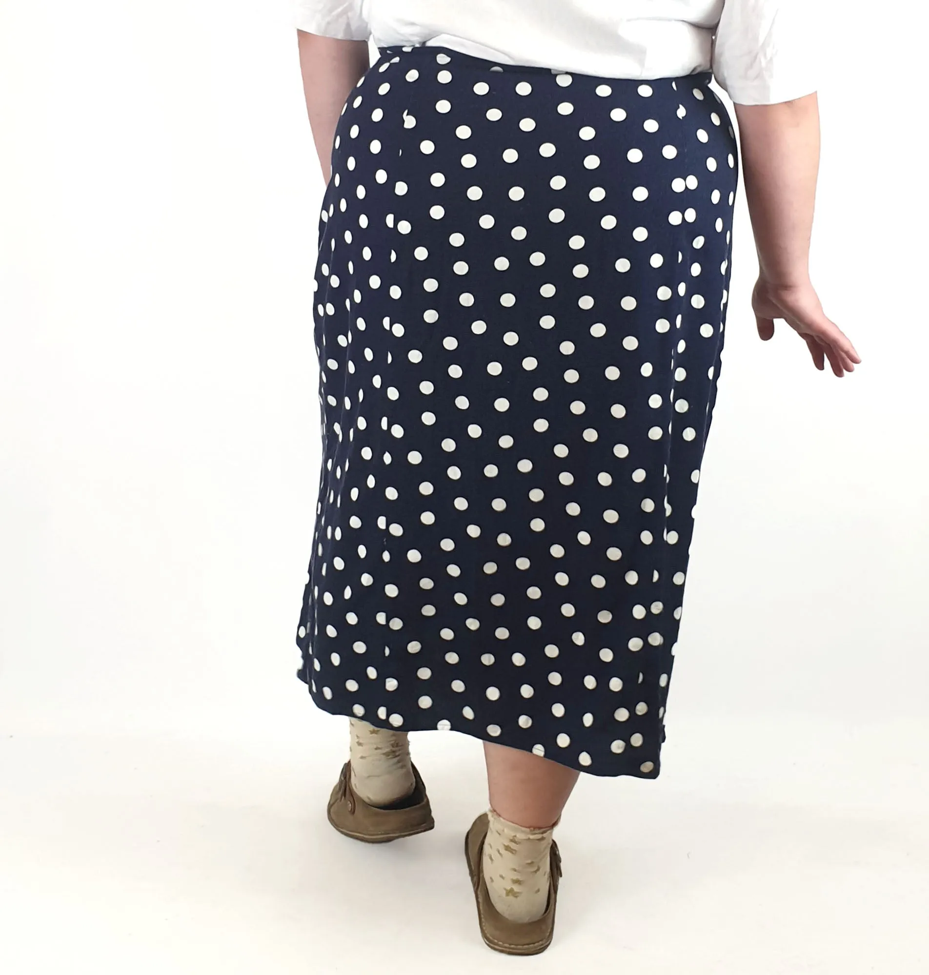 Isabelle navy linen mix skirt size 22