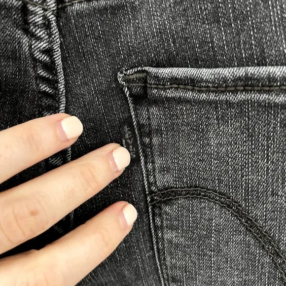 Levi's 720 High Rise Super Skinny Jeans in Subtle Art Washed Black Sz 26 Raw Hem