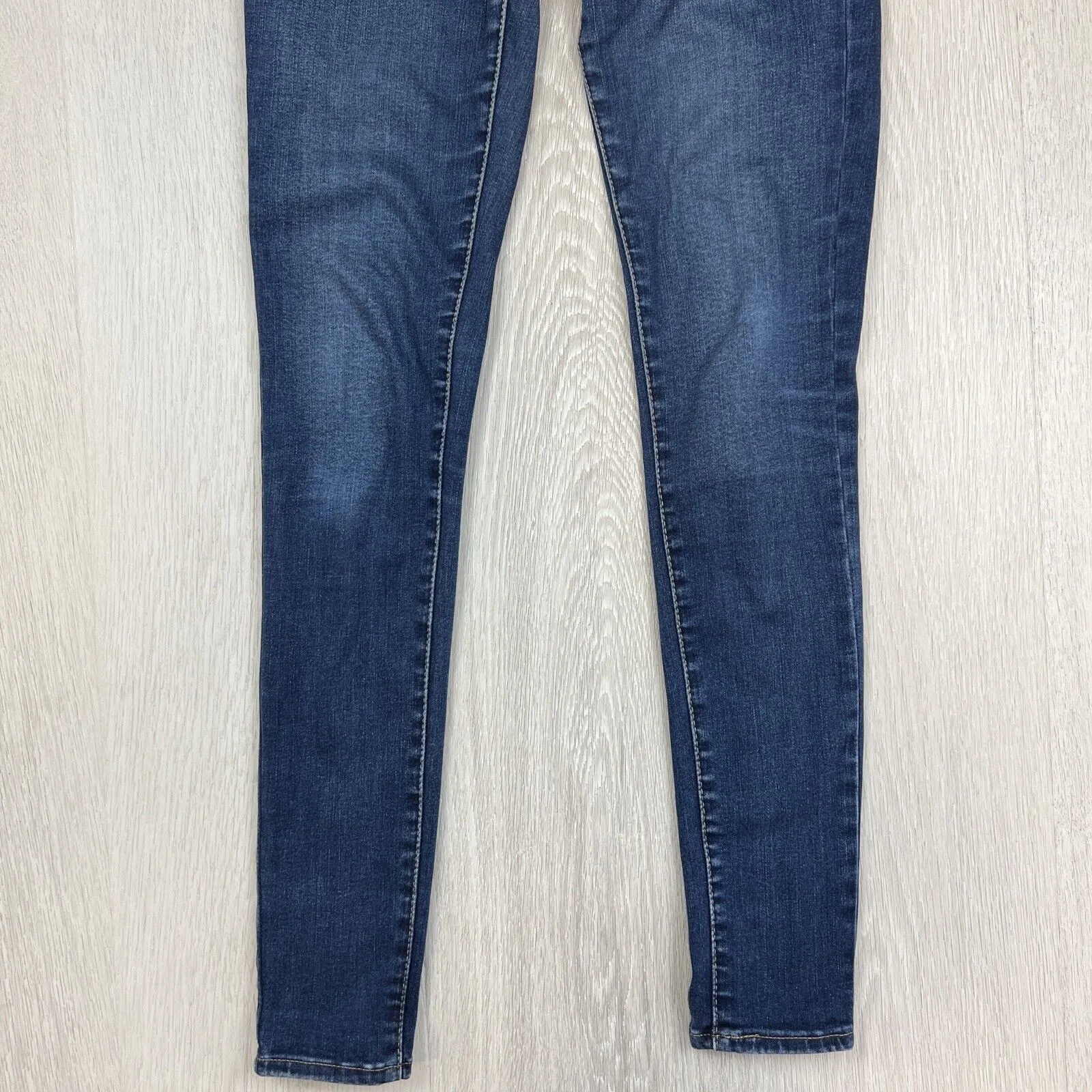Levi’s 720 Womens High Rise Super Skinny Size 26