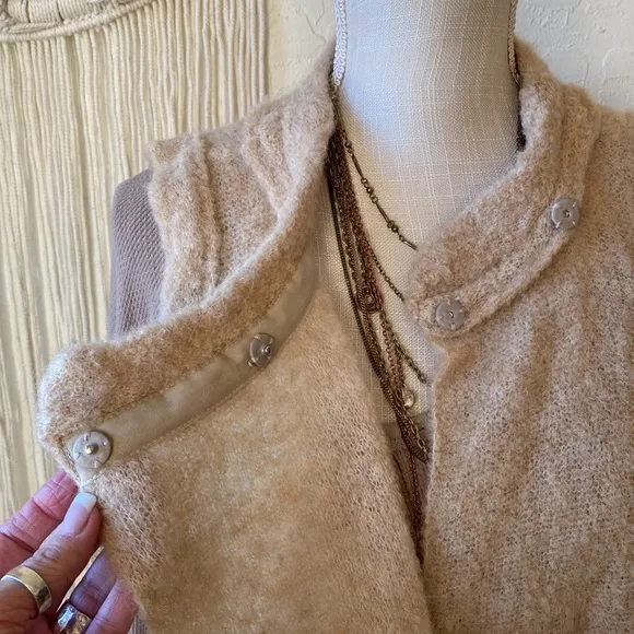 ✌️LIKE NEW ‼️ FREE PEOPLE ALPACA CAPE‼️