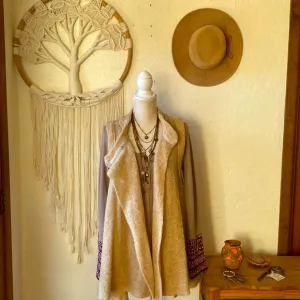 ✌️LIKE NEW ‼️ FREE PEOPLE ALPACA CAPE‼️