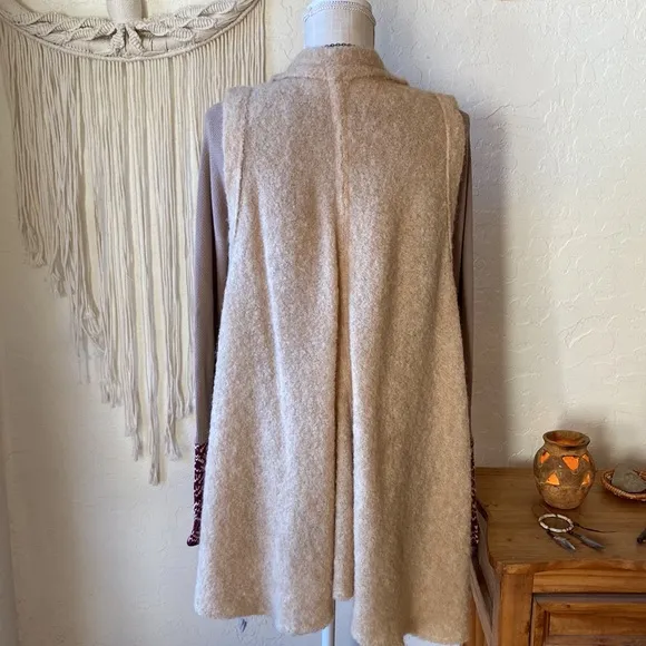 ✌️LIKE NEW ‼️ FREE PEOPLE ALPACA CAPE‼️