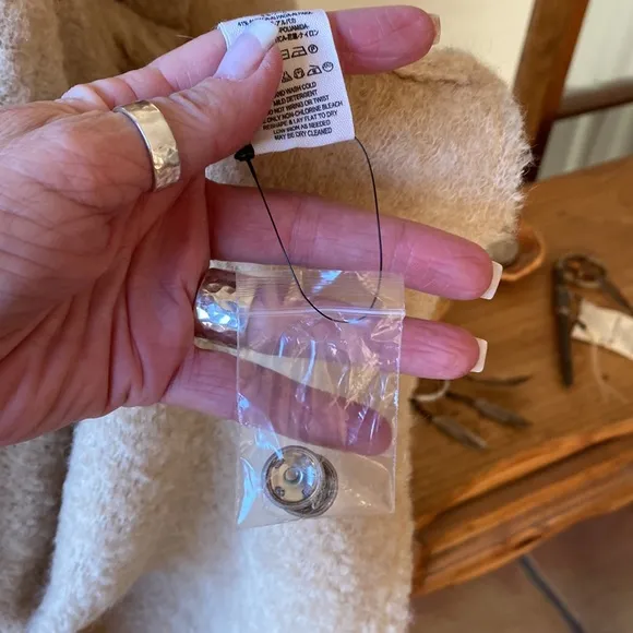 ✌️LIKE NEW ‼️ FREE PEOPLE ALPACA CAPE‼️