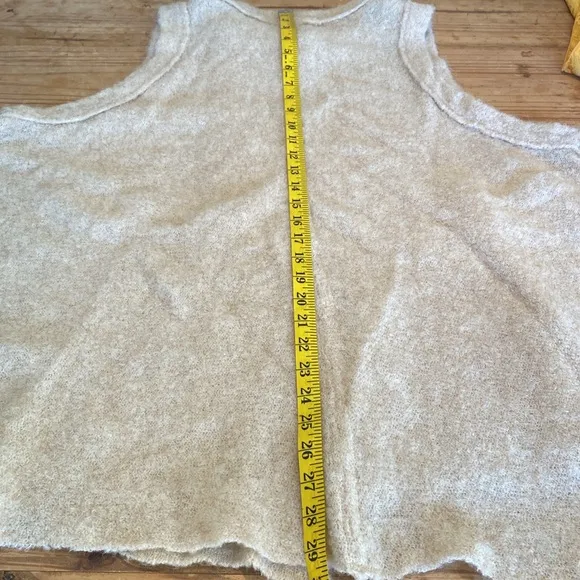✌️LIKE NEW ‼️ FREE PEOPLE ALPACA CAPE‼️