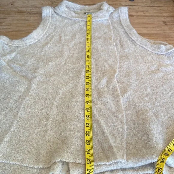 ✌️LIKE NEW ‼️ FREE PEOPLE ALPACA CAPE‼️