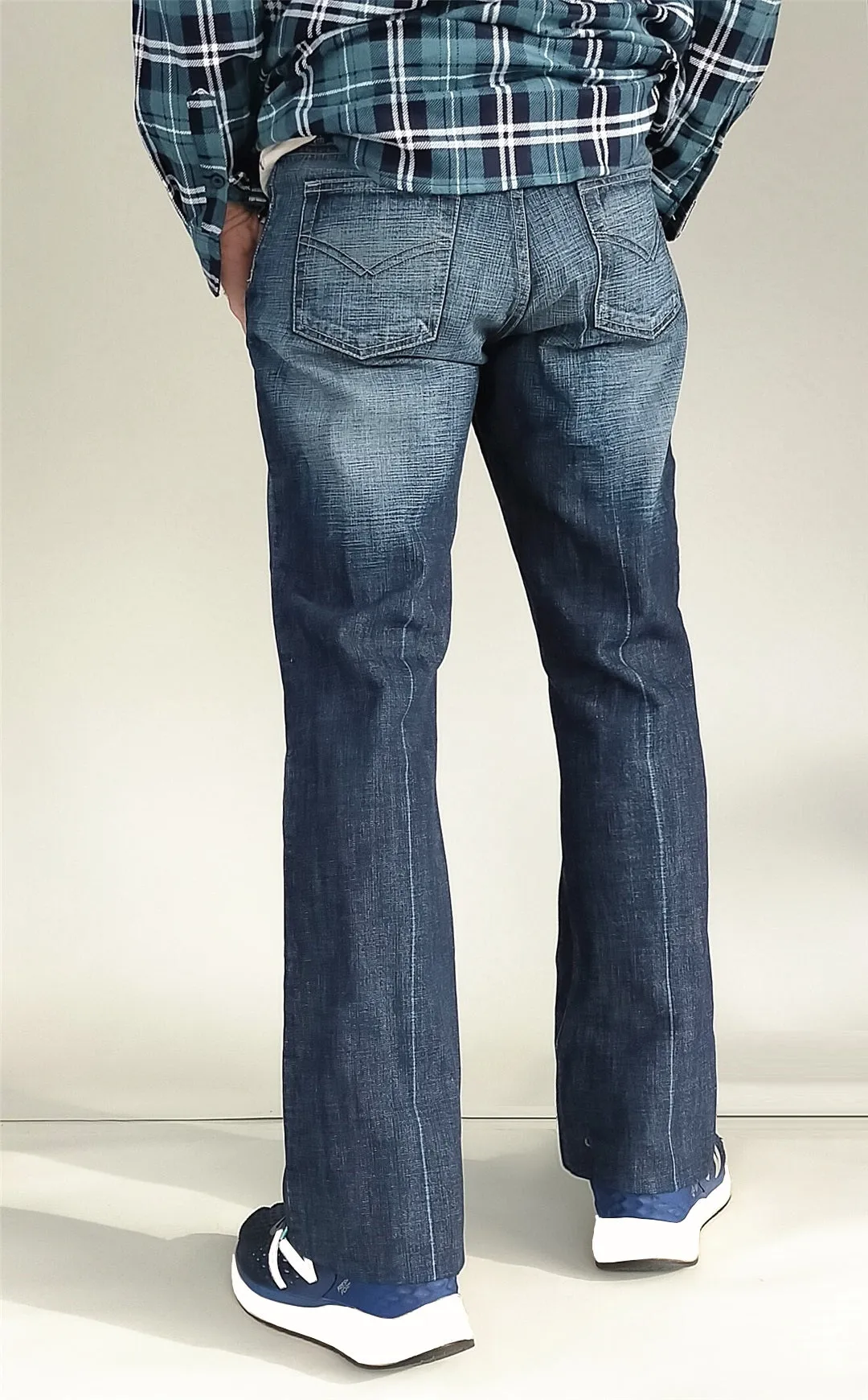 Men JEANIUS JEANS Charles Relaxed Bootcut Jeans in blue - Mid rise