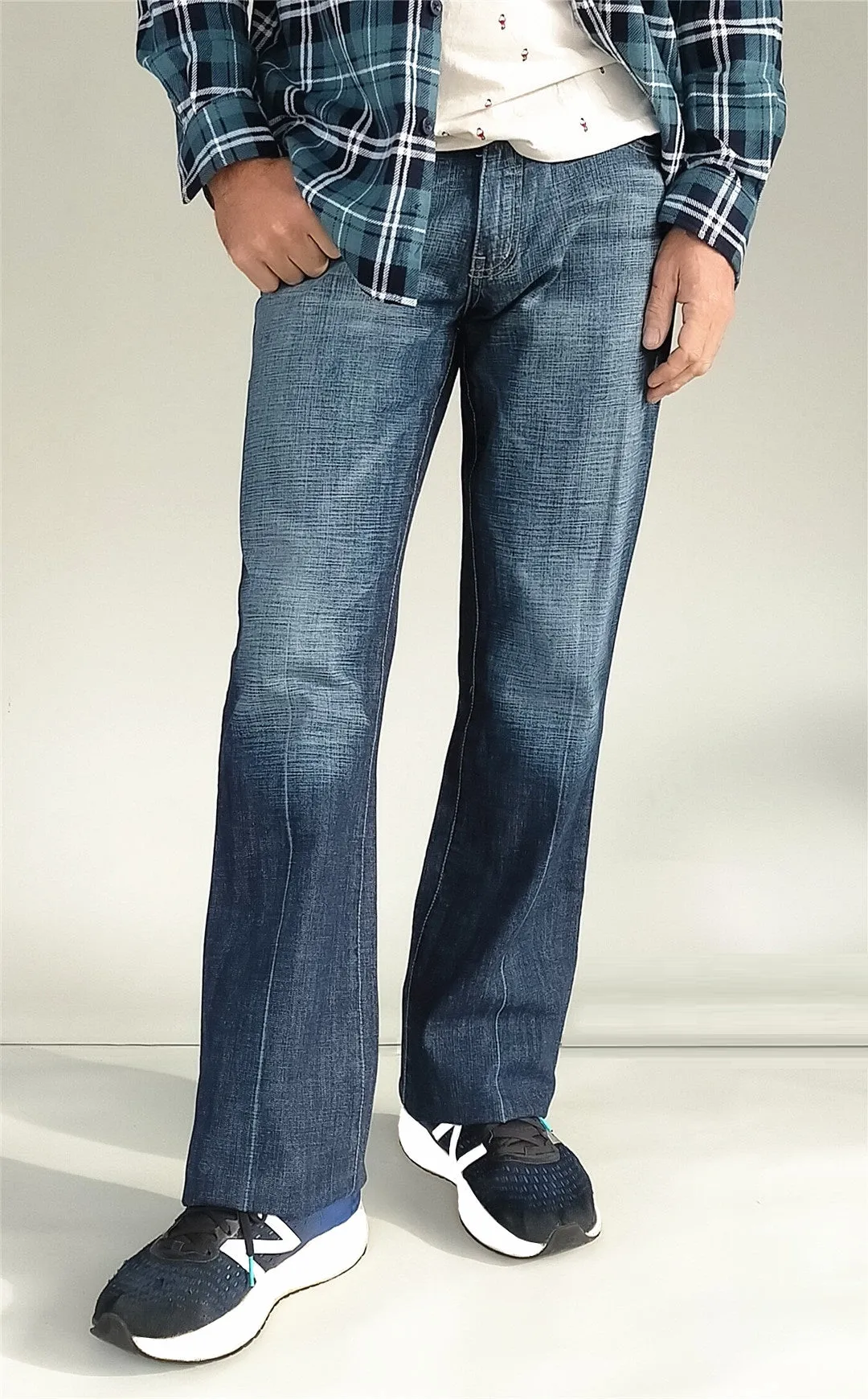 Men JEANIUS JEANS Charles Relaxed Bootcut Jeans in blue - Mid rise