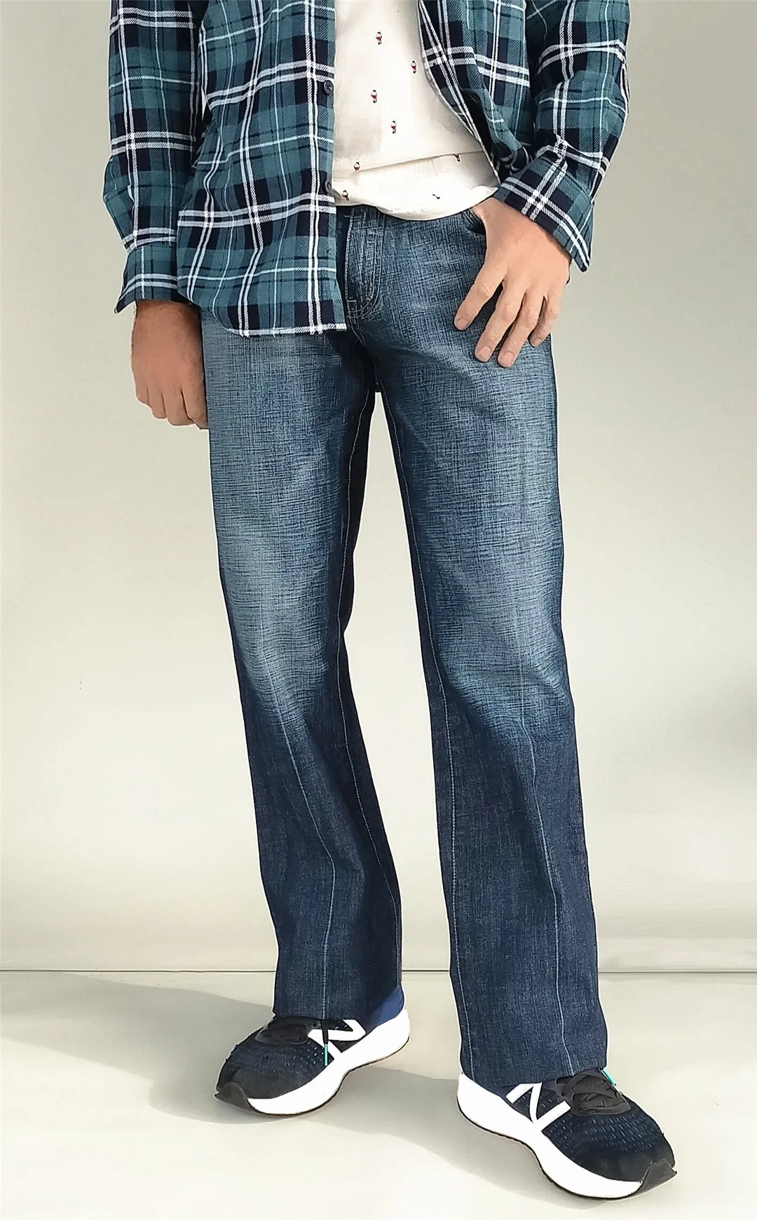 Men JEANIUS JEANS Charles Relaxed Bootcut Jeans in blue - Mid rise