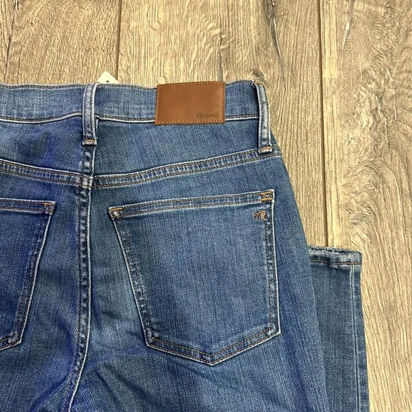 NEW • Madewell • Women’s 9&quot; Mid-Rise Ripped Knee Skinny Jeans Bellachase Blue 24