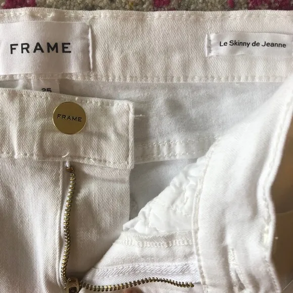 NWT $205 Frame Skinny de Jeanne Step Hem Jeans Blanc Size 25 Revolve