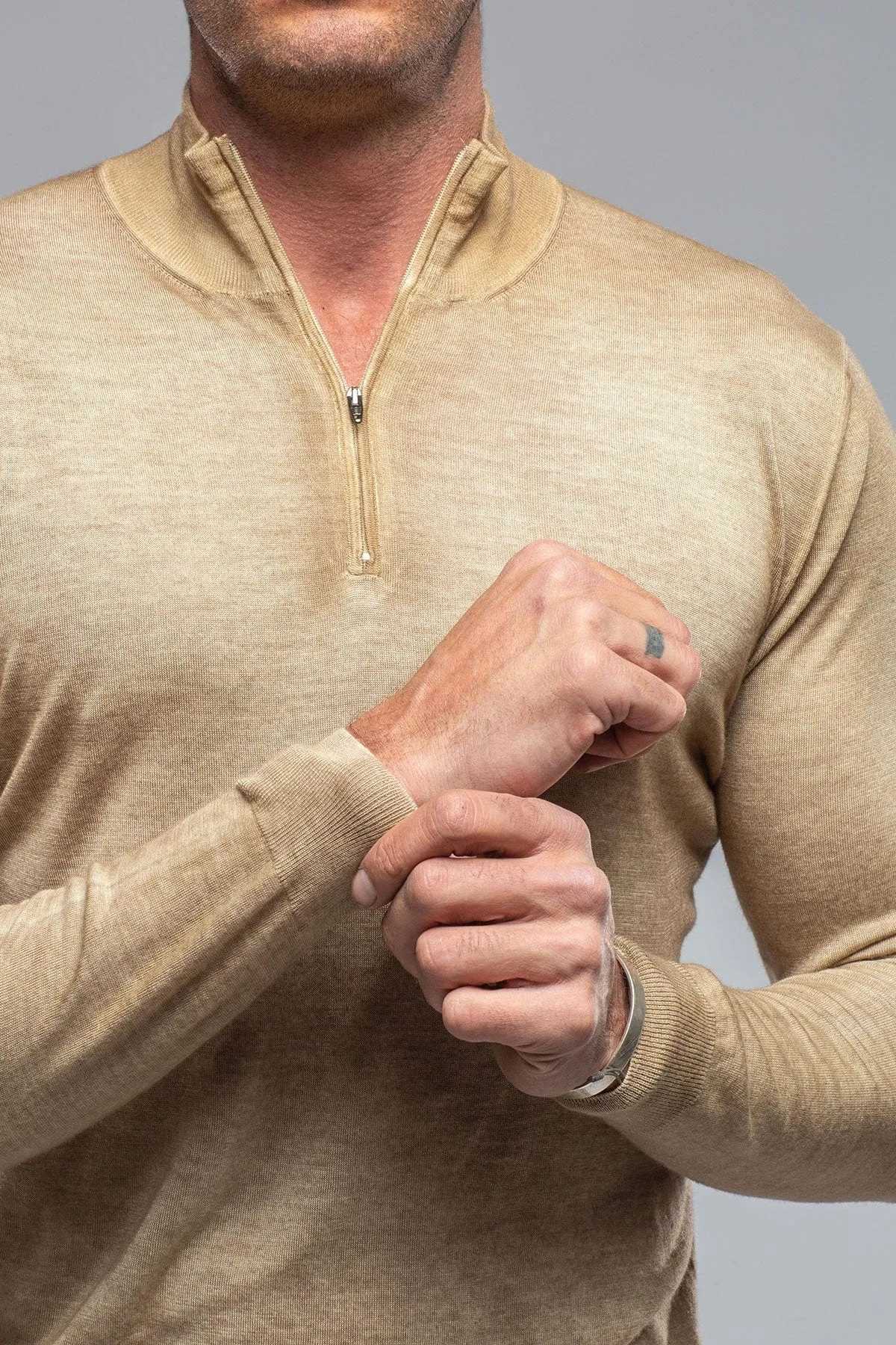 Queniin Cashmere Quarter Zip In Wheat