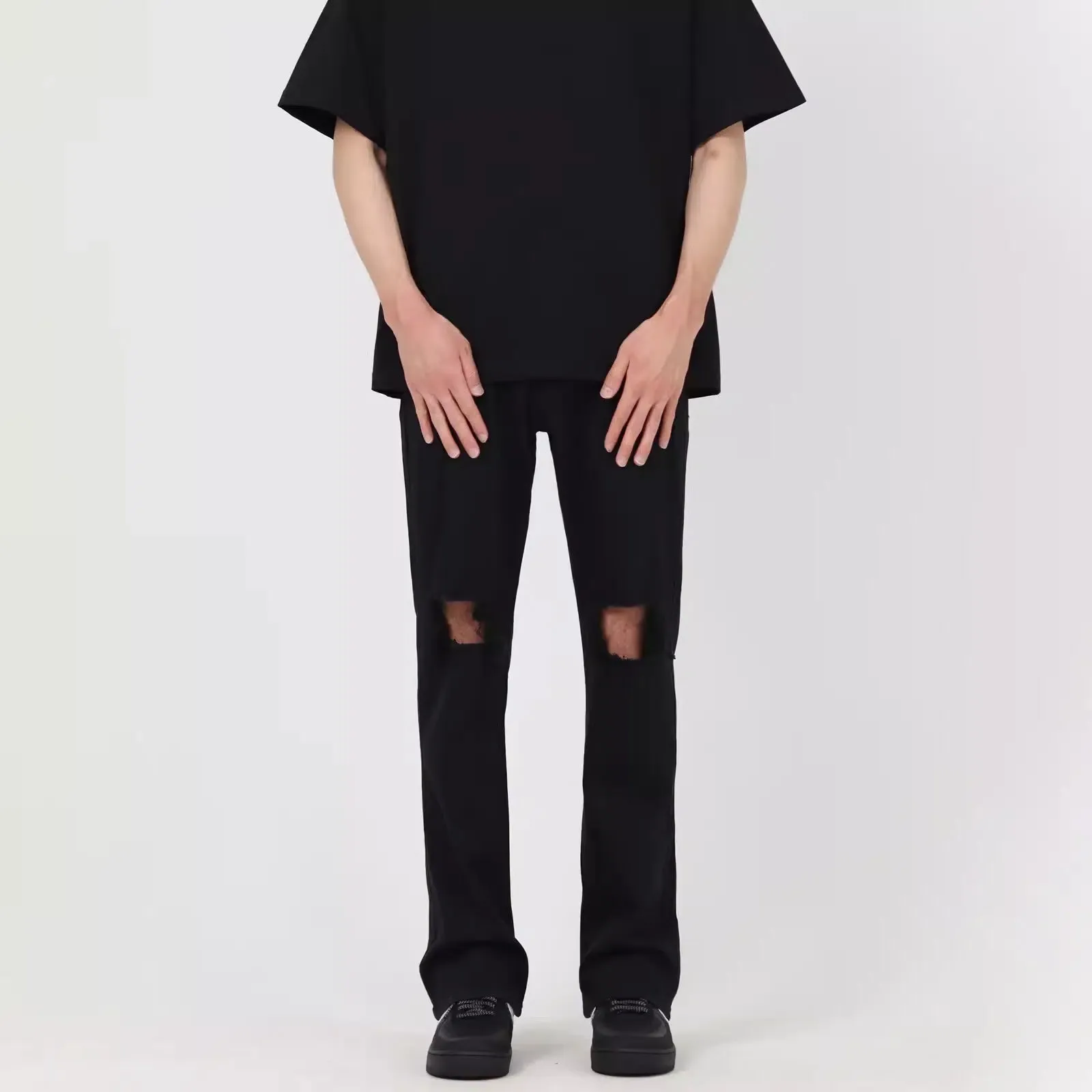 Slim-fit Knee-Ripped Jeans