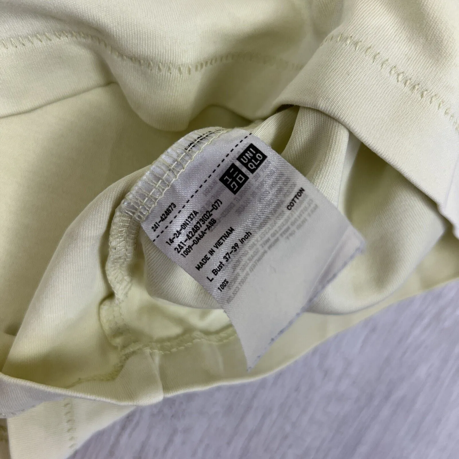 Uniqlo Womens Short Sleeve T-Shirt Bundle Size Large (2 T-Shirts)