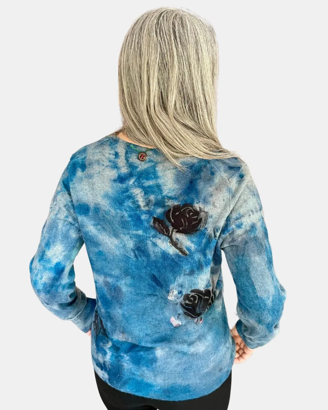 V NECK ROSE NOIR IN INDIGO BLACK